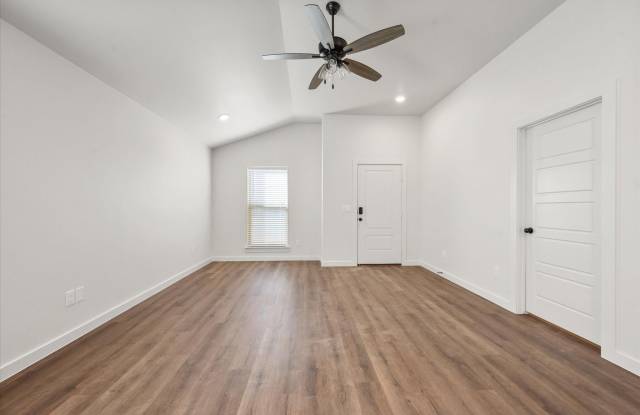 614 E 16th Street Gallery 4