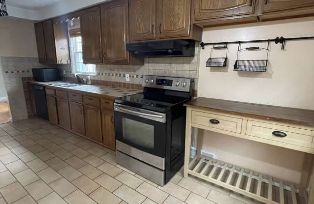 24110 Cedar Rd - 24110 Cedar Road, Beachwood, OH 44122