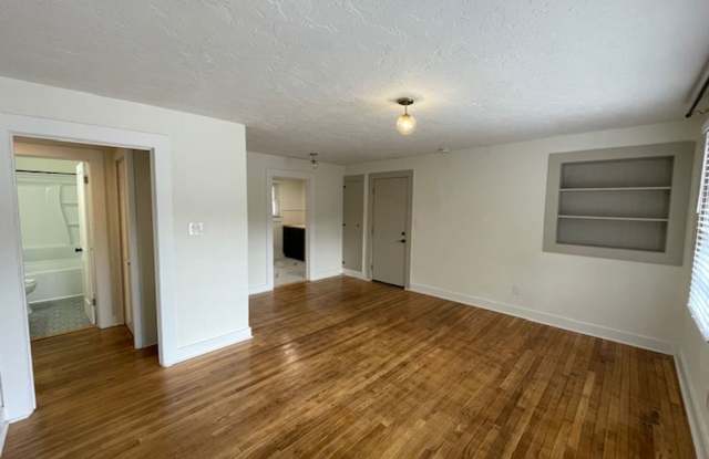 Recently Renovated 2 Bedroom Apartment in Duckpond Gallery 4