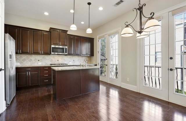 3525 Broughton Square Gallery 2