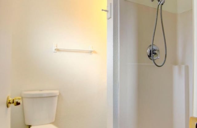 3 Bedroom 2 bathroom Duplex in Sacramento Gallery 4