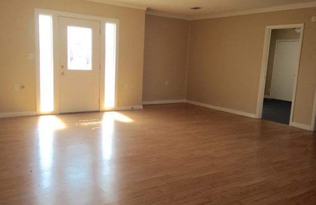 104 N Prairie Gallery 4