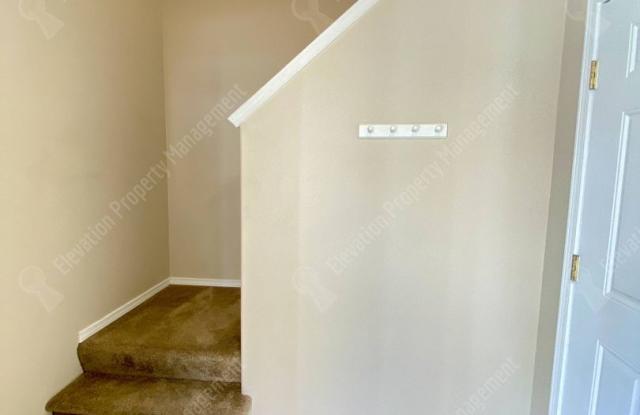 Bright 2 BR/2 BA Townhouse in Redmond Gallery 3