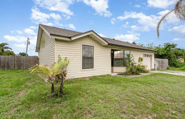 559 Diamond Ave NE photos photos