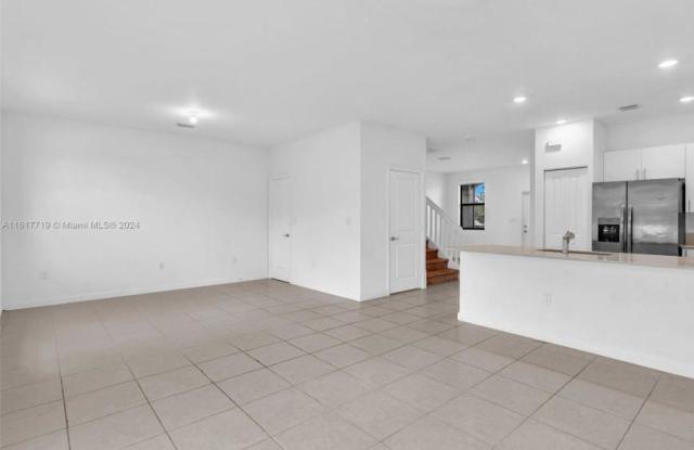 20381 NW 4th Ct Gallery 2
