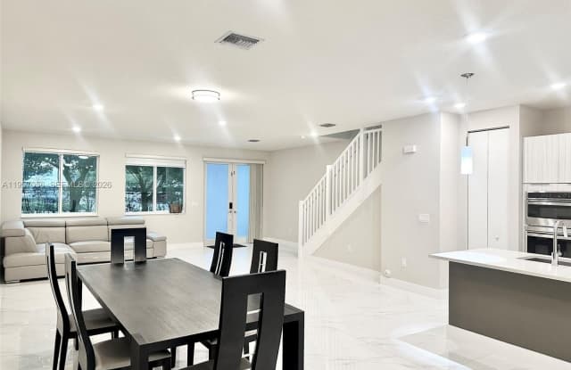 10420 NW 67th St photos photos 10420 NW 67th St photos photos