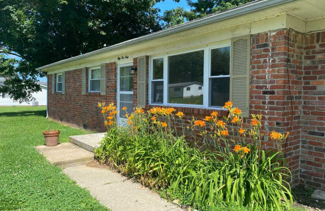 3 Bedroom, 2 Bathroom Home on Bloomington's Westside photos photos