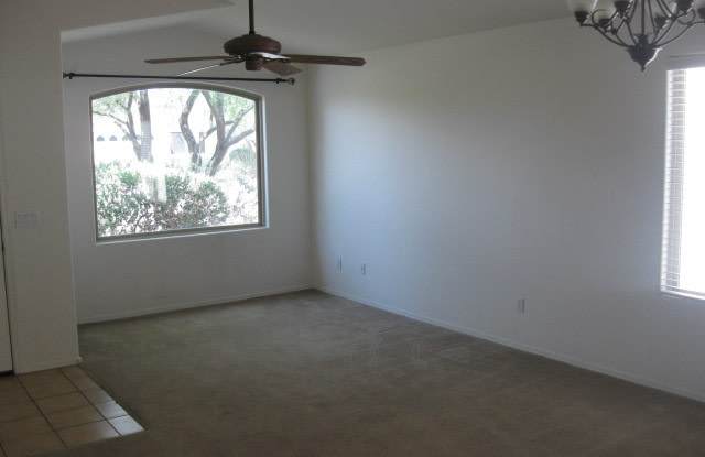 4 BEDROOM 2 BATH HOME IN RITA RANCH / AVAILABLE NOW! Gallery 3