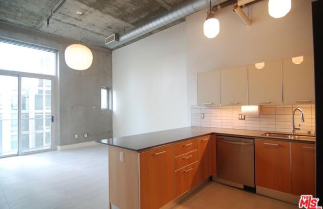 645 W 9th St unit: 725 photos photos