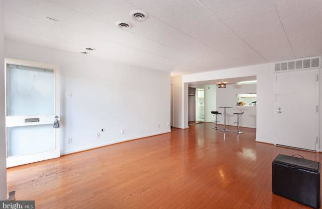 2613 INDIAN DRIVE Gallery 4