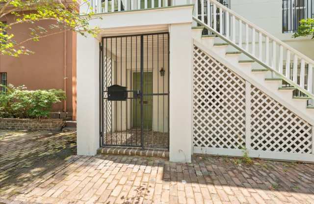 Adorable 1 bedroom apartment. Ground floor with private patio photos photos