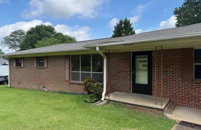 Rainbow City Rental - 3006 Lakewood Drive, Rainbow City, AL 35906