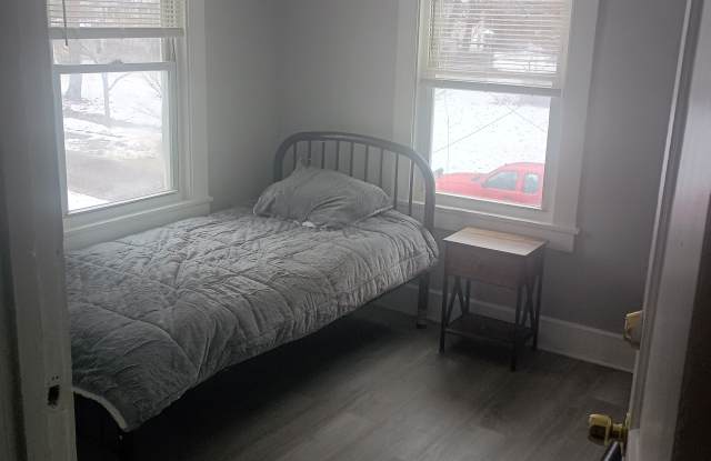 756 Roselawn Avenue - 756 Roselawn Avenue, Akron, OH 44306