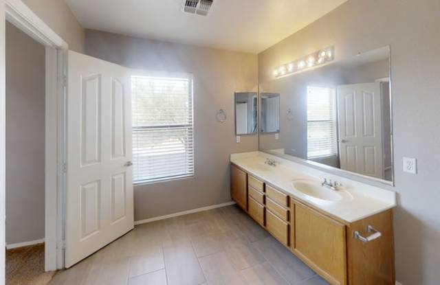 33206 North Cherry Creek Road Gallery 2