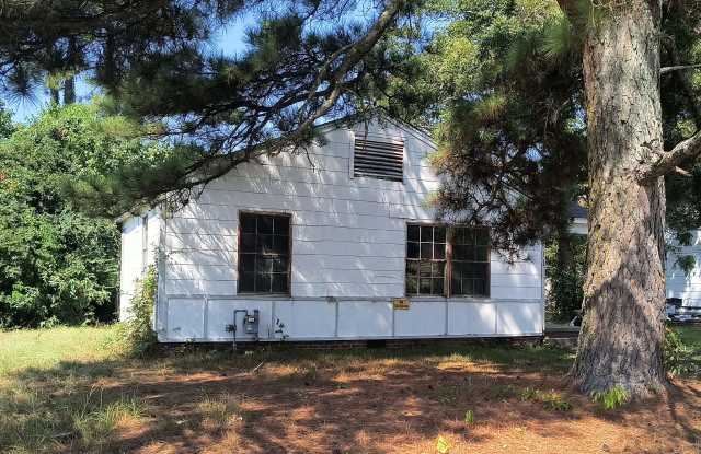 1734 East Circle Drive Gallery 1