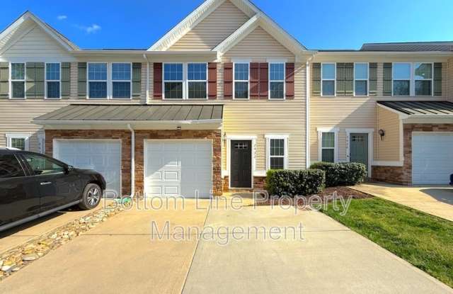 2432 Silverthorn Dr photos photos