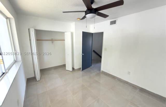 14010 NE 3rd Ct Gallery 4