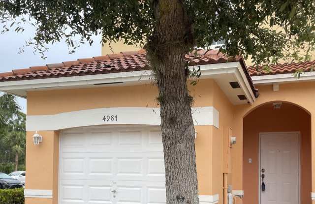 4987 SE Mariner Garden Circle photos photos