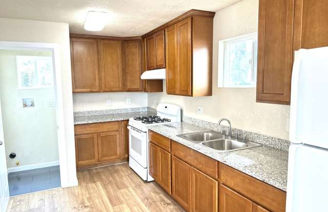 Charming, Humble Yet Inviting 2 Beds 1 Bath Home For Rent! photos photos