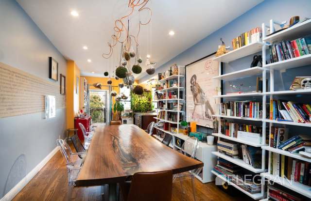 539 9th Street Gallery 3