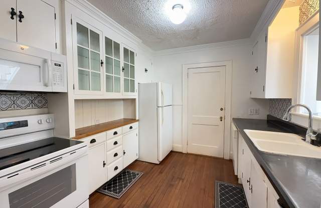 Spacious 4-Bedroom Norfolk Home with Sunroom & Fenced Backyard! Gallery 4