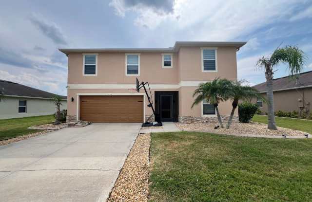 Updated 4 Bedroom, 3 1/2-bathroom home photos photos
