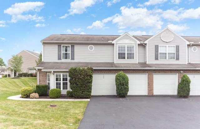 Lovely 3 bed, 2 and half bath end of unit townhome in the Villas at Hershey Meadows - 132 Peregrine Lane, Dauphin County, PA 17036