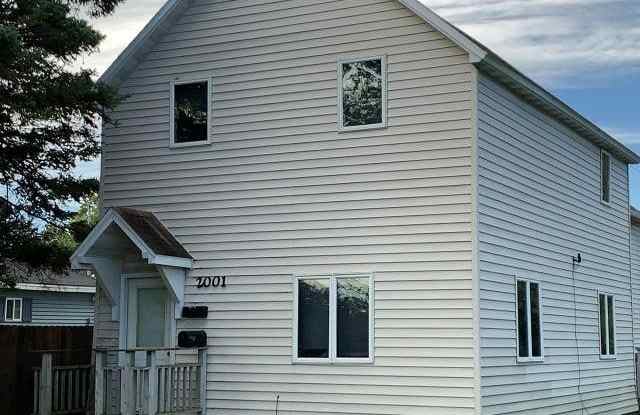 2001 1/2 Ohio Ave Gallery 1