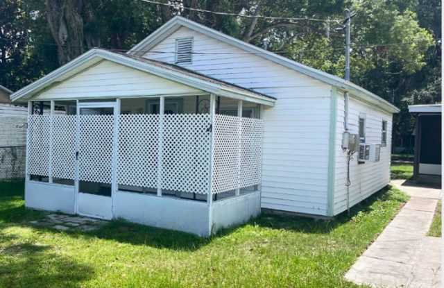 Cute Stand Alone 1BR Cottage Home. Walk to Downtown Restaurants & Shops! photos photos