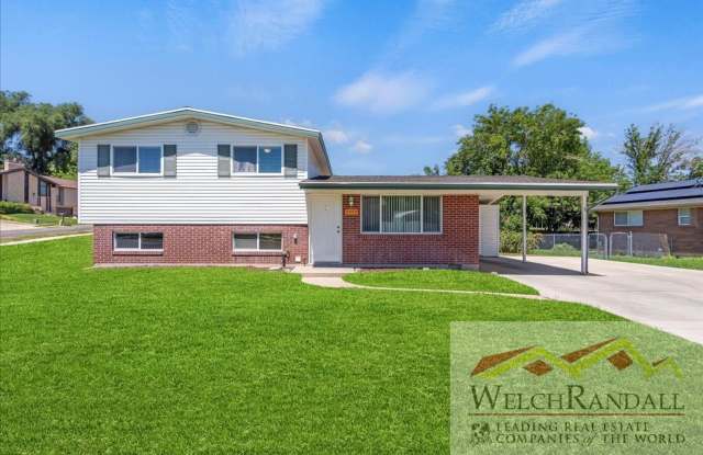 Beautifully Updated Single Family Home in Riverdale photos photos