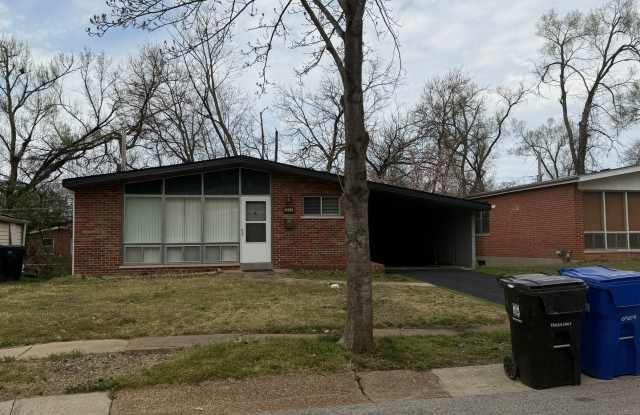 Welcome to 1315 Mendell in University City, MO! photos photos