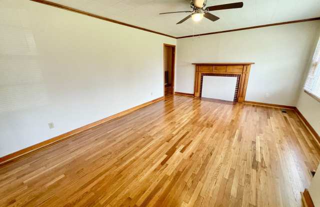 3 bed 2 bath home in Athens in lovely subdivision! Gallery 3