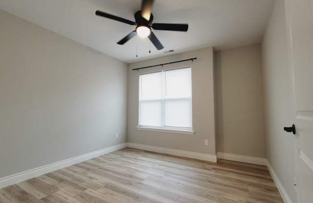 3217 E 12th St photos photos