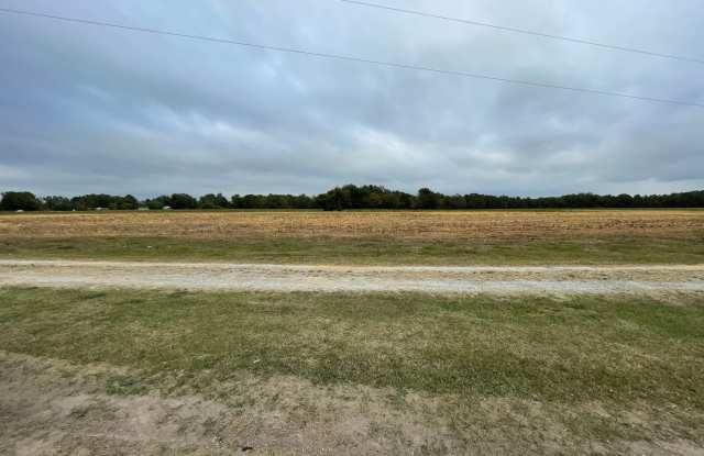 County Quiet Setting- Doublewide- Split Floor Plan with Deck- Grass, Water, Sewer included Gallery 3