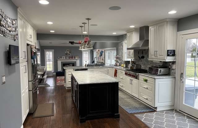 1104 Fieldstone Court Gallery 2