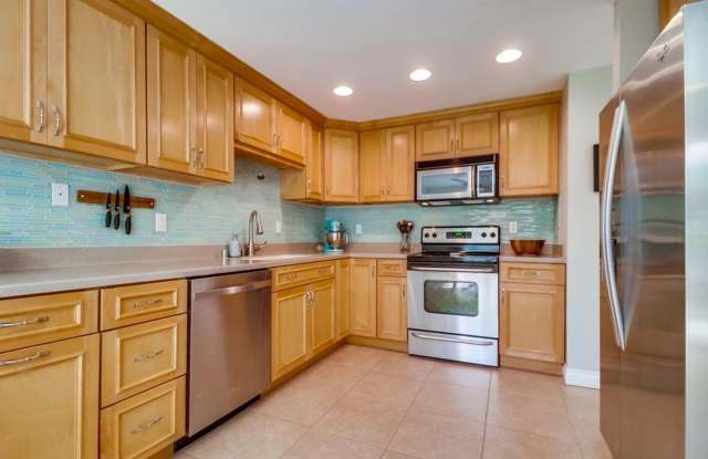 Stunning 2 bed 2 bath top floor condo in gated community with 2 covered parking spaces! photos photos
