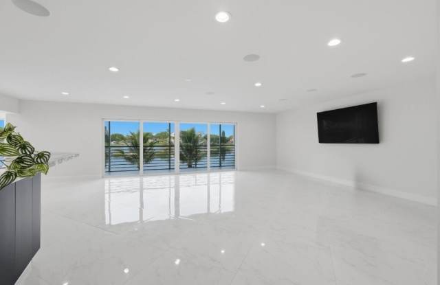 877 NE 195TH Street Gallery 2