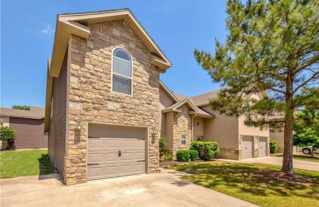 2422  S 15th  PL - 2422 S 15th Pl, Rogers, AR 72758