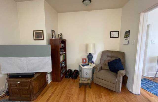 Incredible High First Floor Unit in Horner Park - Plenty of space to work from home! photos photos
