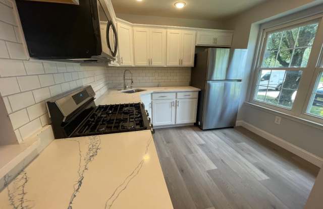 371 Constitution Circle - 371 Constitution Circle, North Brunswick, NJ 08902