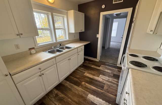 Large Duplex Available 6BD 2 BTH - 123 West Madison Street, Big Rapids, MI 49307