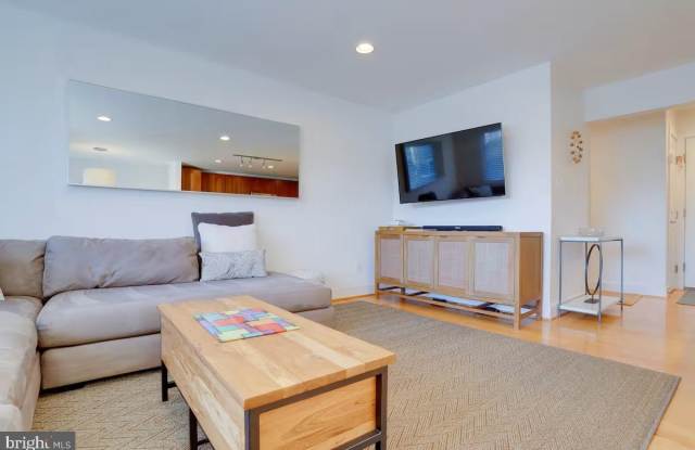 4118 18TH Road N unit: Top Floor - 4118 18th Road North, Arlington, VA 22207