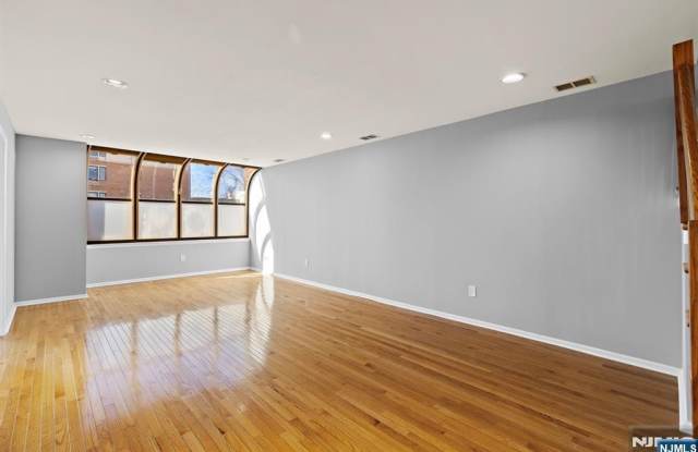 319 Gorge Road Gallery 3