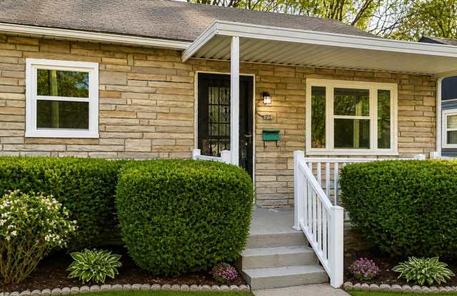 Two Bedroom House - Garage and Fenced in yard photos photos Two Bedroom House - Garage and Fenced in yard photos photos
