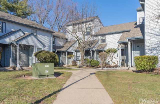 810 Woodbridge Commons Way - 810 Woodbridge Commons Way, Iselin, NJ 08830