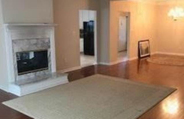 130 Biltmore Dr Gallery 4