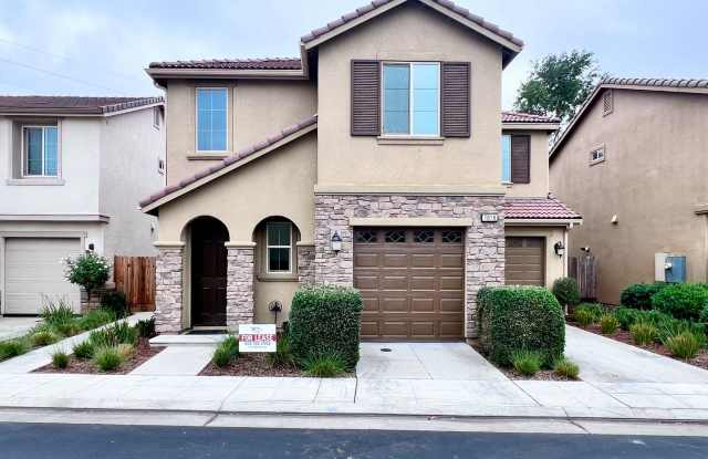 $2,450 Herndon  Hayes, 3 Bedroom House - N. Brookdale Dr, Fresno / Gated Community - 7018 North Brookdale Drive, Fresno, CA 93722