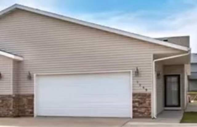 Lovely Townhouse in Great Location photos photos