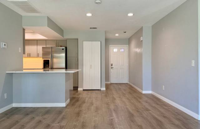 AVAILABLE NOW! BEAUTIFUL 2-Bedroom 2 -bathroom Condo in La Quinta Palms! ALL UTILITIES INCLUDED! photos photos