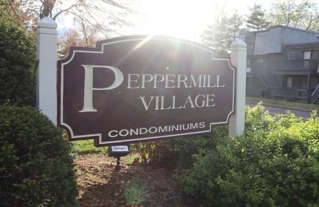 Cozy One Bedroom Condo with Extra Loft Room with Closet and Door - 143 Burgundy Hill Lane, Middletown, CT 06457